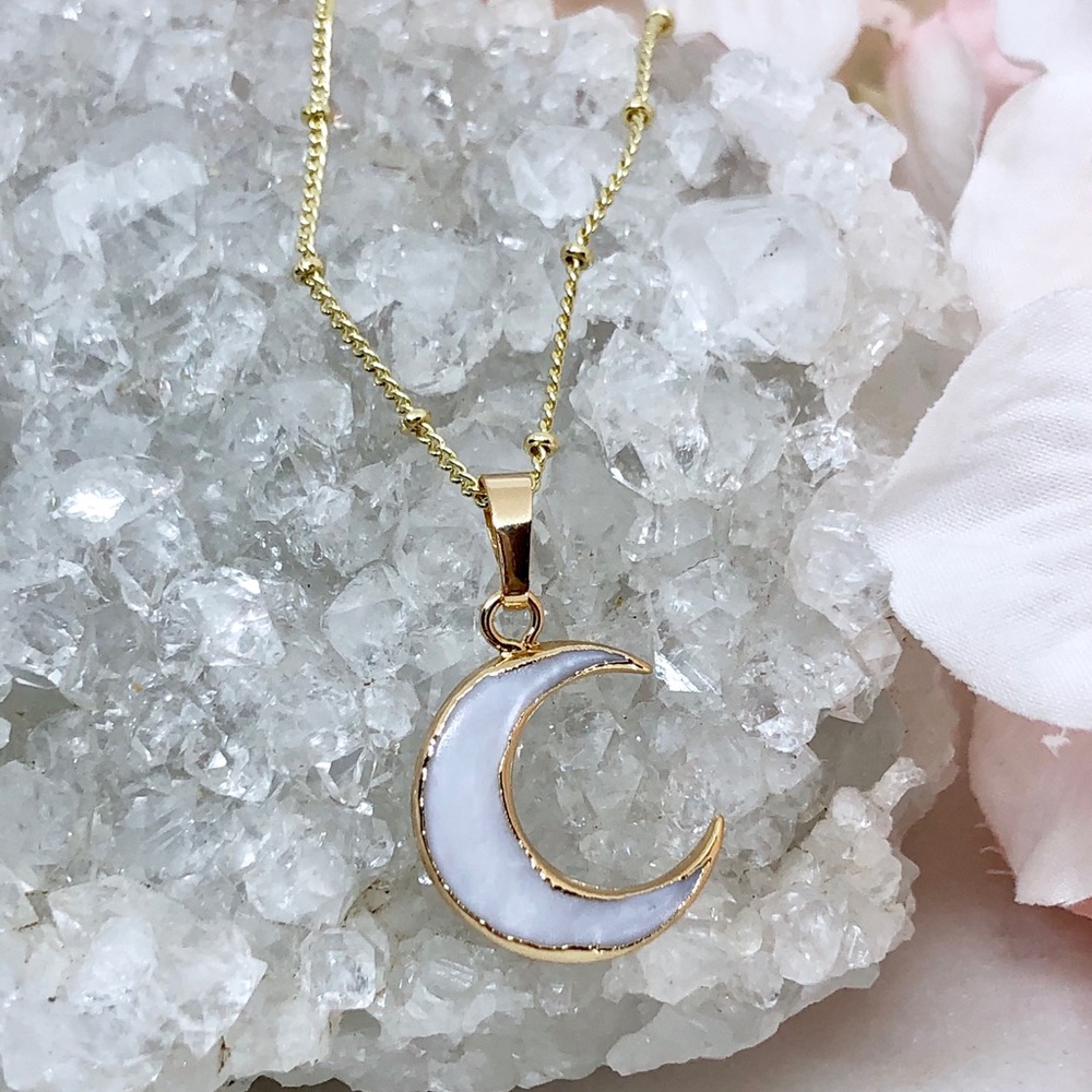 Dainty 24K GP Shell Crescent Moon Necklace - Picture 4 of 6